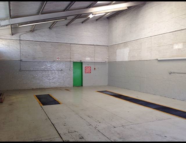 500M² FACTORY TO LET IN PAARDEN EILAND